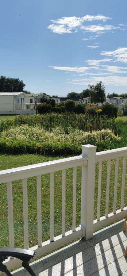 Вилла Manor Park Hunstanton Pets Go Free Linen Included Экстерьер фото