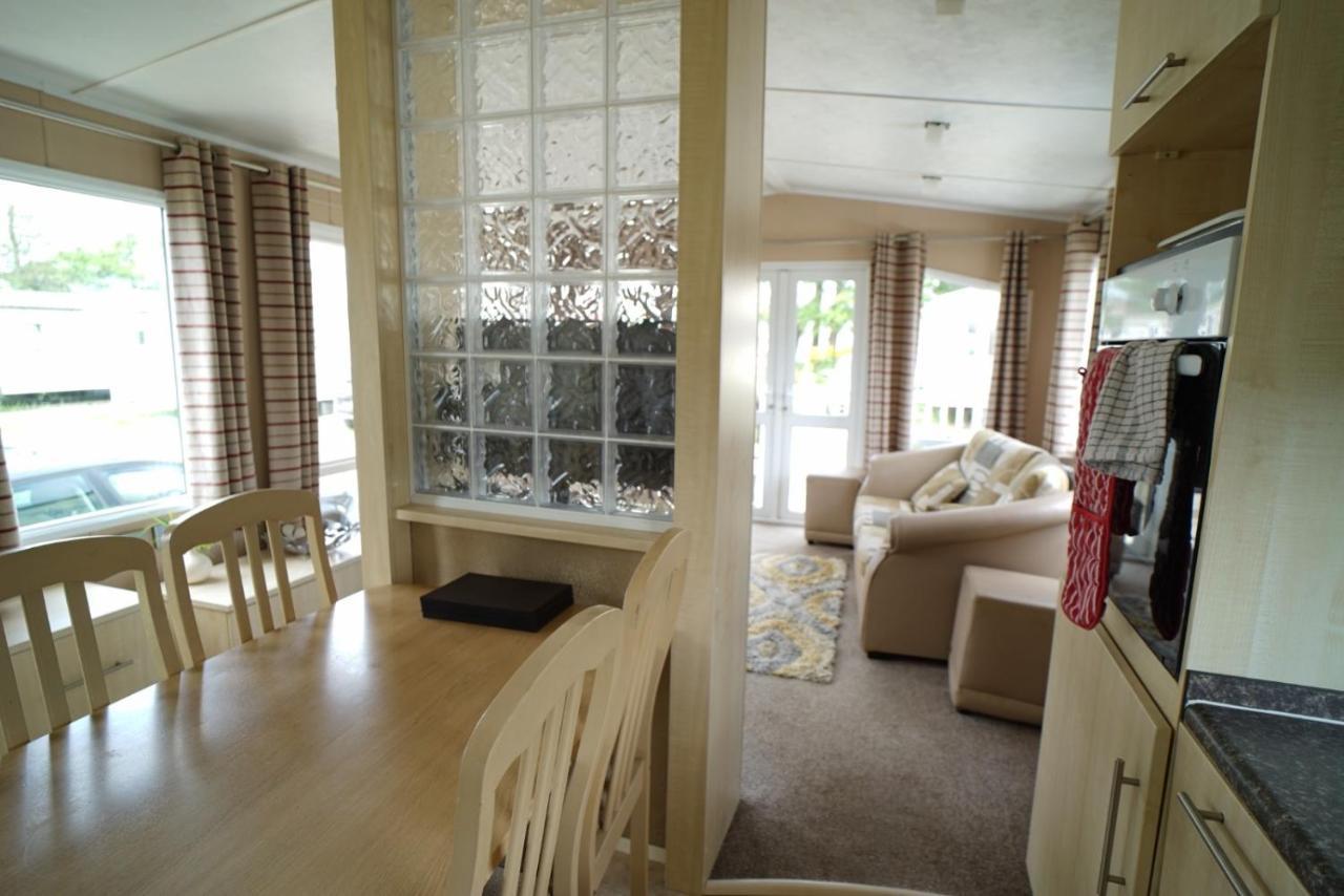 Вилла Manor Park Hunstanton Pets Go Free Linen Included Экстерьер фото