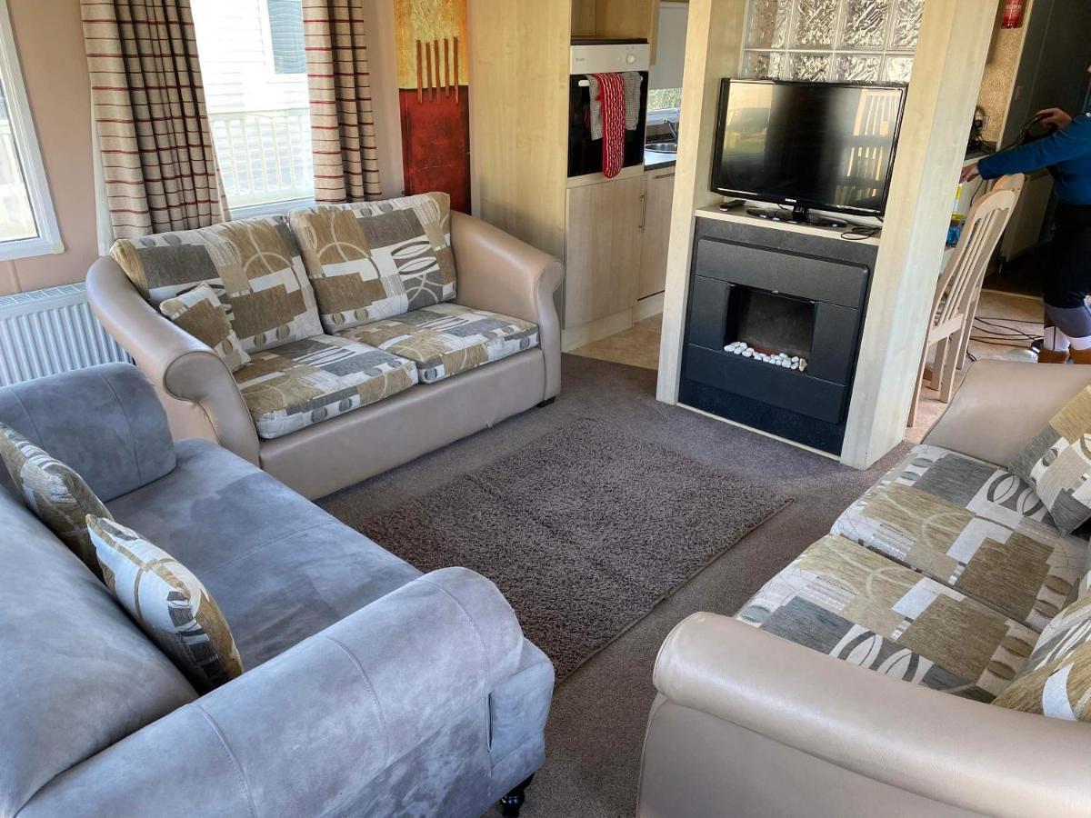 Вилла Manor Park Hunstanton Pets Go Free Linen Included Экстерьер фото