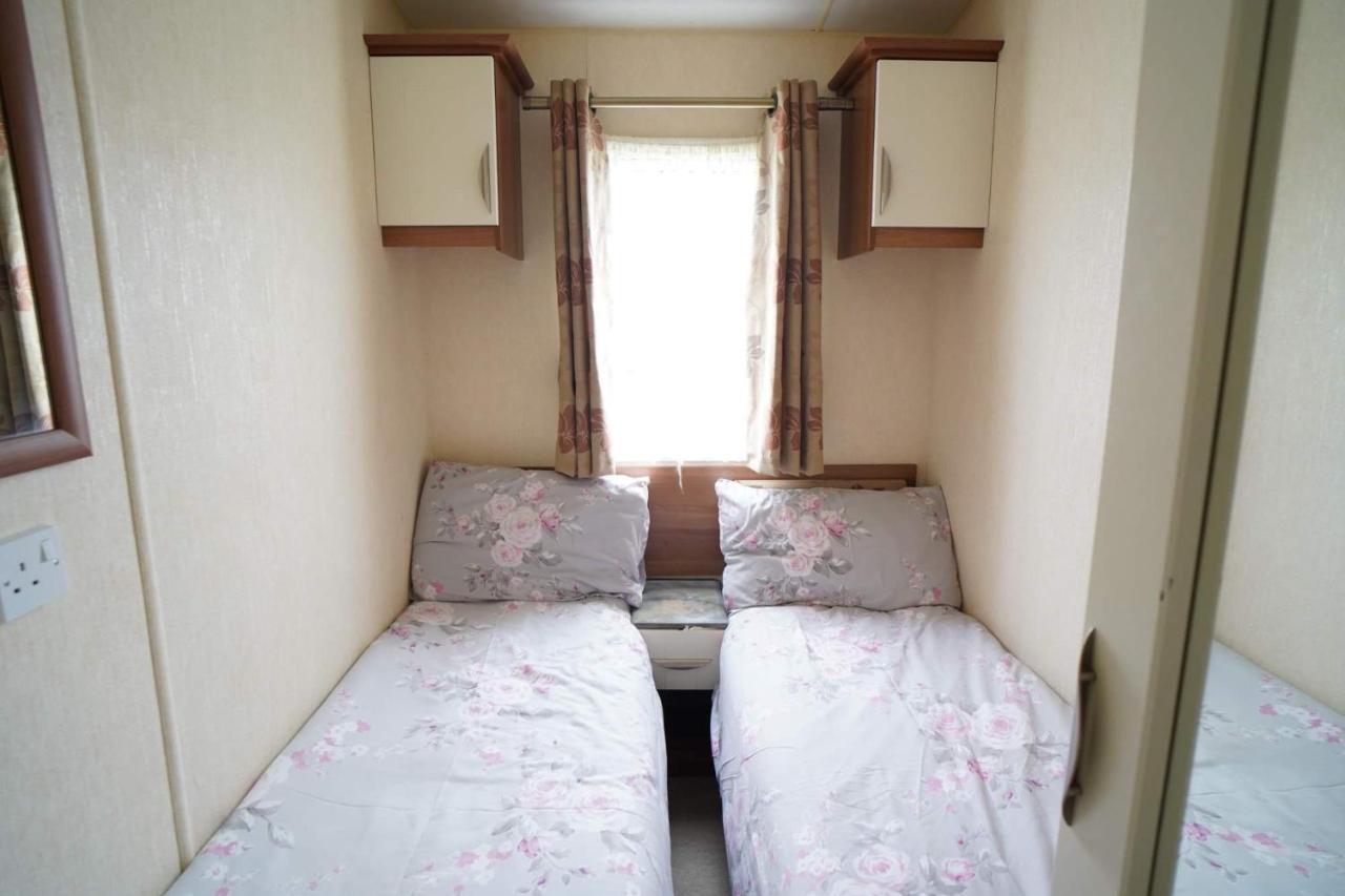 Вилла Manor Park Hunstanton Pets Go Free Linen Included Экстерьер фото